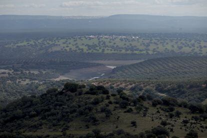 Vista de los alrededores del río Guarrizas, en Jaén, donde el miércoles fueron liberadas dos hembras de lince.