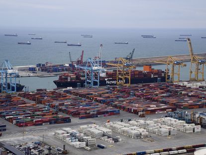 Vista general de la terminal de contenedores del Puerto de Barcelona, el 24 de marzo.