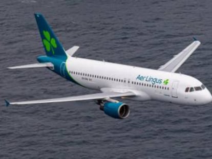 Avión de la aerolínea irlandesa Aer Lingus, una de las firmas integrantes del holding IAG.