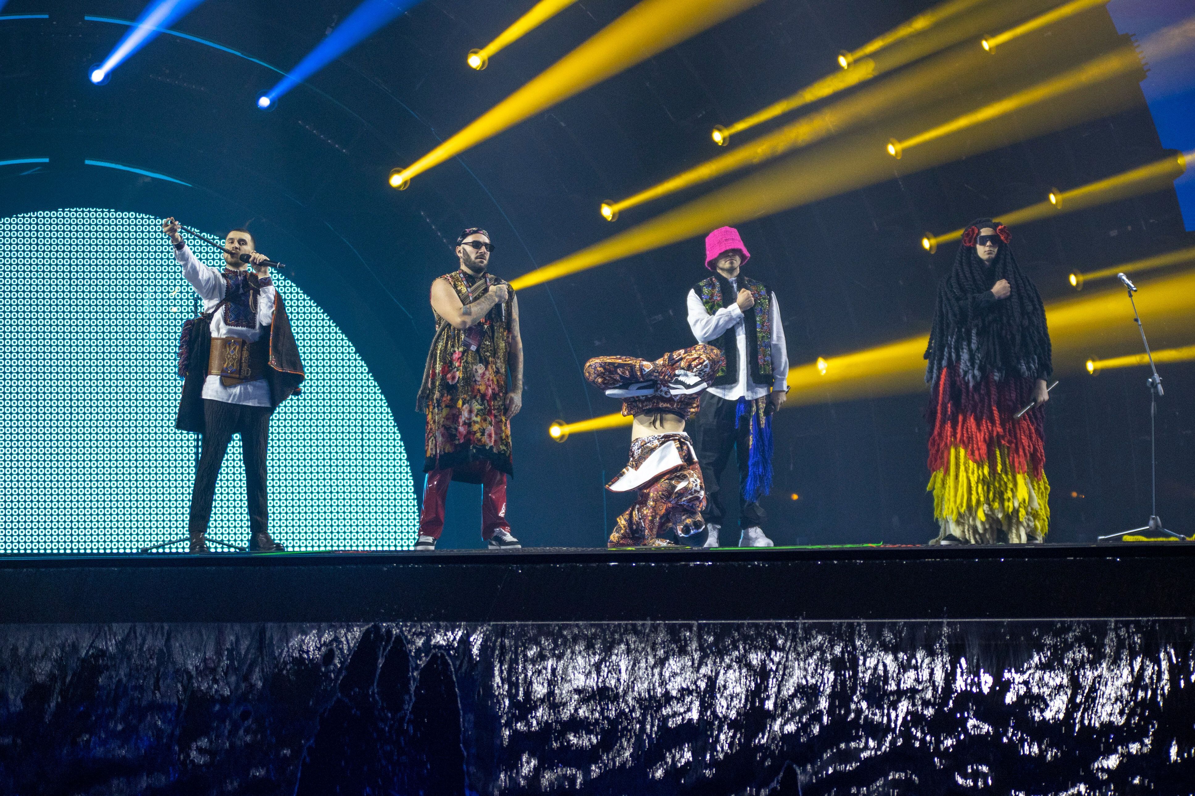 Kalush Orchestra a principios de mayo, durante sus primeros ensayos para Eurovisión en el escenario de Turín.