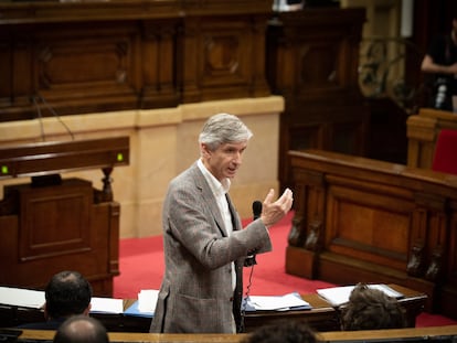 El consejero de Salud, Josep Maria Argimon, interviene en un pleno del Parlament.