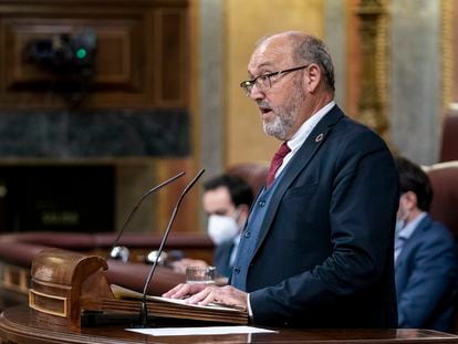 El diputado del PSOE, Juan Bernardo Fuentes, en una intervención en el Congreso.