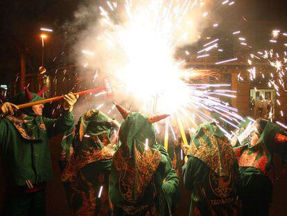 Los pasacalles de diablos son una de las celebraciones t&iacute;picas del verano en Catalu&ntilde;a, la Comunidad Valenciana y Baleares.