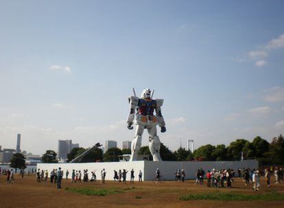 Armadura robótica de Gundam instalada en la isla artificial de Odaiba