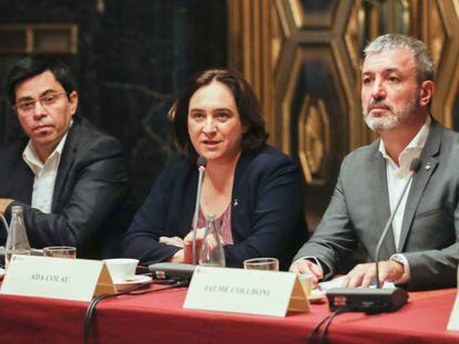 Colau y Collboni (d.), en el Ayuntamiento de Barcelona.