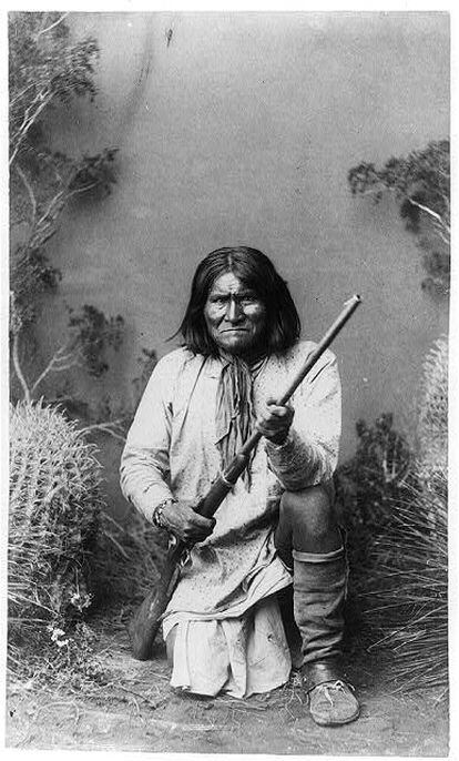 Imagen del líder indio, ya hecho preso, en 1886. (A.F. Randall, Wilcox, A.T / Librería del Congreso de EE UU).