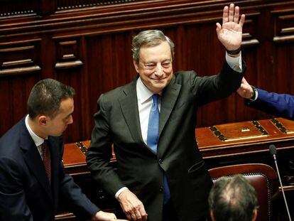 Italy's Prime Minister Mario Draghi waves as he leaves after addressing the lower house of parliament ahead of a vote of confidence for the government after he tendered his resignation last week in the wake of a mutiny by a coalition partner, in Rome, Italy July 21, 2022. REUTERS/Remo Casilli