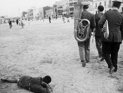 Una imagen de la playa de El Cabanyal tomada por Robert Frank en 1952