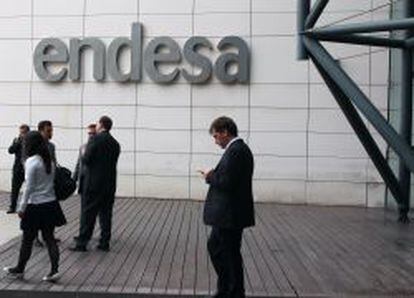 Empleados en la sede de Endesa.