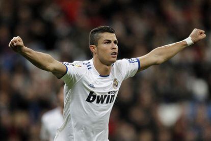 Cristiano Ronaldo celebra uno de sus tres goles al Athletic.