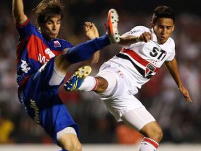 Galmarini, a la izquierda, con Jadson, del Sao Paulo