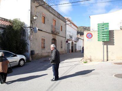 Una de las calles del Montmell, la localidad con más desempleo de la provincia de Tarragona.