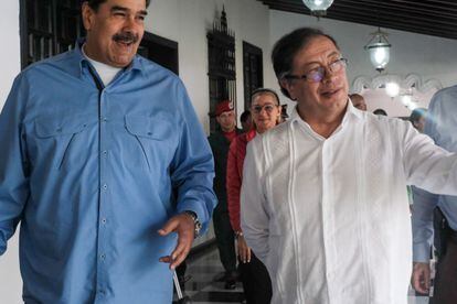 Los presidentes Nicolás Maduro y Gustavo Petro en la Casona Cultural Aquiles Nazoa, ubicada en La Carlota, Estado de Miranda (Venezuela), el 23 de marzo de 2023.