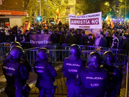 Altercados tras la manifestación convocada contra la amnistía, el pasado 8 de noviembre, frente a la sede del PSOE en Ferraz, en Madrid.