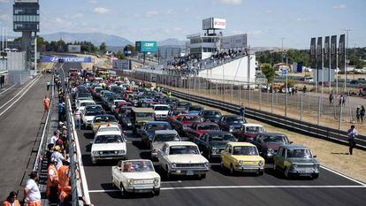 Automóviles de la factoría Barreiros Diésel en el Circuito del Jarama.