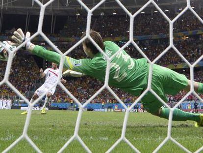 Krul para el penalti decisivo a Umaña.