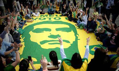 Partidarios de Jair Bolsonaro, en un acto durante la campaña electoral en Brasil.