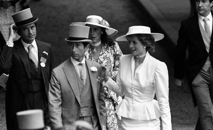 La princesa Diana, el príncipe Carlos, Oliver Hoare y su esposa Diane en Ascot en 1986.