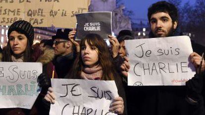 Manifestantes en la Place de la Republique en Paris este miércoles.
