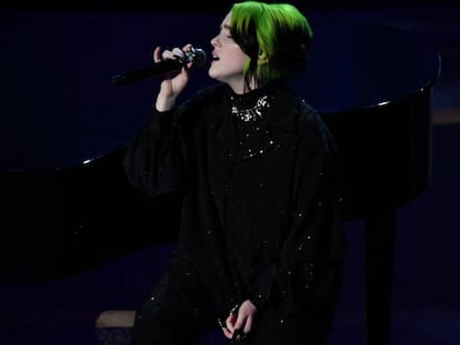 Billie Eilish, en su actuación en la ceremonia de entrega de los Oscar.