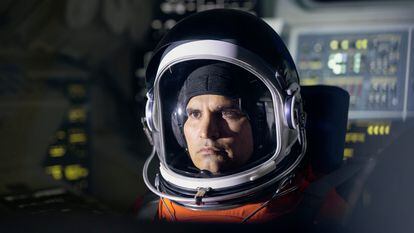Michael Peña interpreta al astronauta José Hernández en 'A millones de kilómetros'.