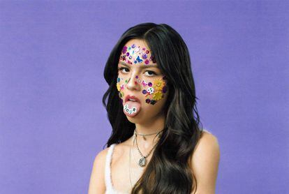 La cantante Olivia Rodrigo, en la portada de su disco 'Sour'.