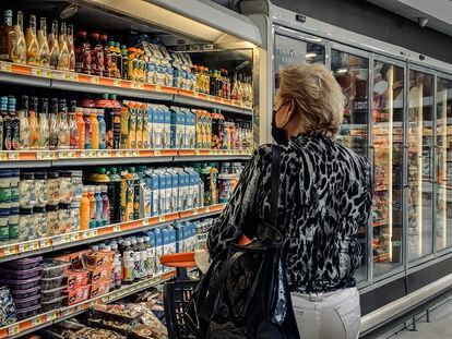 Una mujer en un supermercado de la colonia Roma en Ciudad de México.