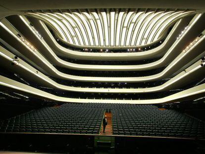 Aspecto de la sala de la ópera con Zubin Mehta en el centro