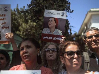 Una concentración frente a los juzgados en Rabat el pasado 9 de septiembre para protestar por la detención de la periodista Hajar Raissouni.