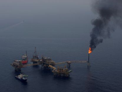 Una plataforma de Pemex que forma parte del grupo de campos petroleros Ku Maloob Zaap, en Campeche.