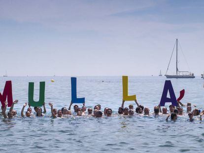 'Mulla't' en la playa de la Barceloneta