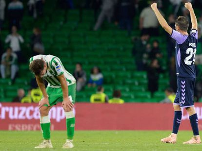 Míchel celebra el triunfo del Valladolid ante un Francis desolado.