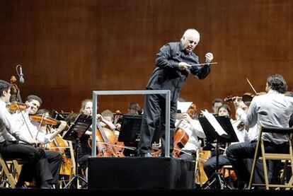 Un momento de la actuación de la orquesta del argentino Daniel Barenboim en la Plaza Mayor.