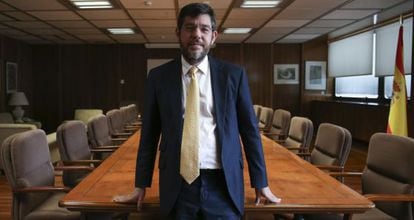 Alberto Nadal, en una sala del Ministerio de Energ&iacute;a. 