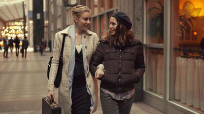 Greta Gerwig (izquierda) y Lola Kirke, en la película.