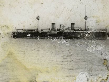 Un vaixell de vapor al port de Barcelona, d'autor i data indeterminada, fotografiat per Fontcuberta.