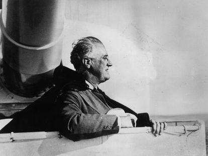 El presidente de Estados Unidos, Franklin Delano Roosevelt, en 1935 a bordo de un buque de guerra de la armada.