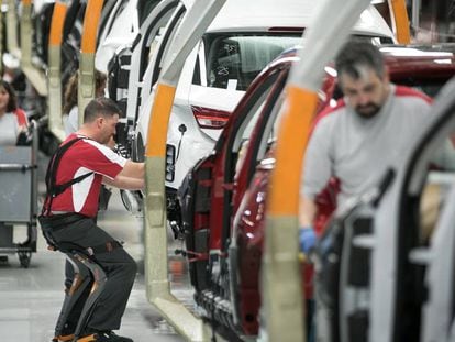 Cadena de montaje del Seat Leon. Fabrica de Seat, planta de Martorell.