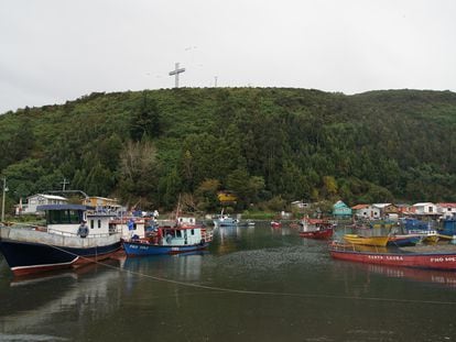 Caleta de pescadores en la isla chilena Tenglo, ubicada frente a la ciudad de Puerto Montt, en la Región de Los Lagos.