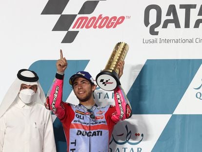 Enea Bastianini celebra su victoria en el GP de Qatar y se la dedica a Fausto Gresini.