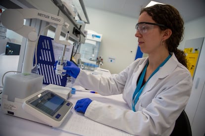 A Viralgen worker, in the company's laboratories in San Sebastián, on April 3.