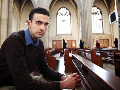 Miguel Hurtado, víctima que destapó el escándalo de abusos en el Monasterio de Montserrat (Barcelona), fotografiado en una iglesia de Londres, en febrero de 2014.