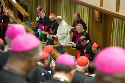 El Papa preside el Sínodo de obispos sobre la familia.