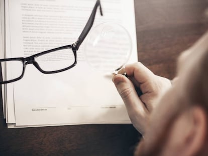 Puede declararse nula una cl&aacute;usula de un contrato si la letra es demasiado peque&ntilde;a.