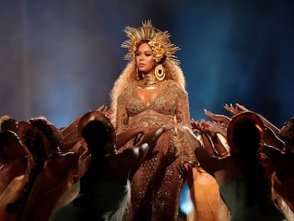 Beyoncé, en su actuación en la gala de los Grammy de 2017, en Los Ángeles. 