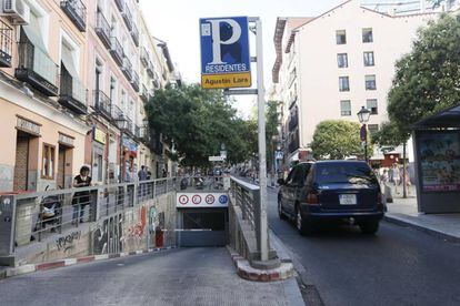 El aparcamiento para residentes de la plaza Agust&iacute;n Lara, en Lavapi&eacute;s.