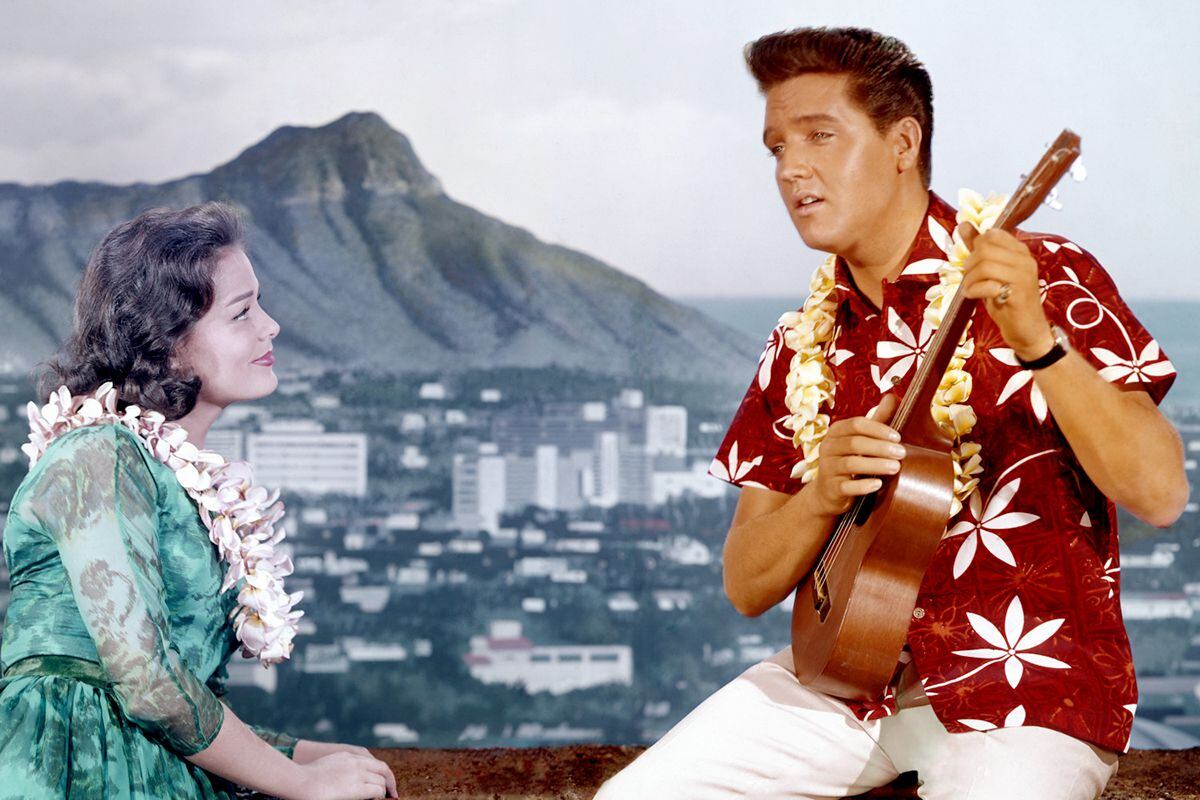 Elvis Presley en ‘Amor en Hawái’.