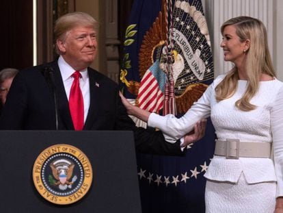 El presidente de Estados Unidos, Doland Trump, junto a su hija Ivanka en la Casa Blanca el pasado 11 de octubre. 