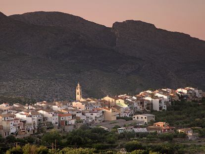 El pueblo de Campell, en La Vall de Laguar (Alicante) al atardecer.