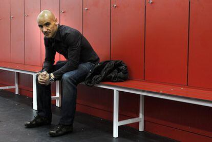 José María Movilla, en el vestuario de la ciudad deportiva del Rayo Vallecano.